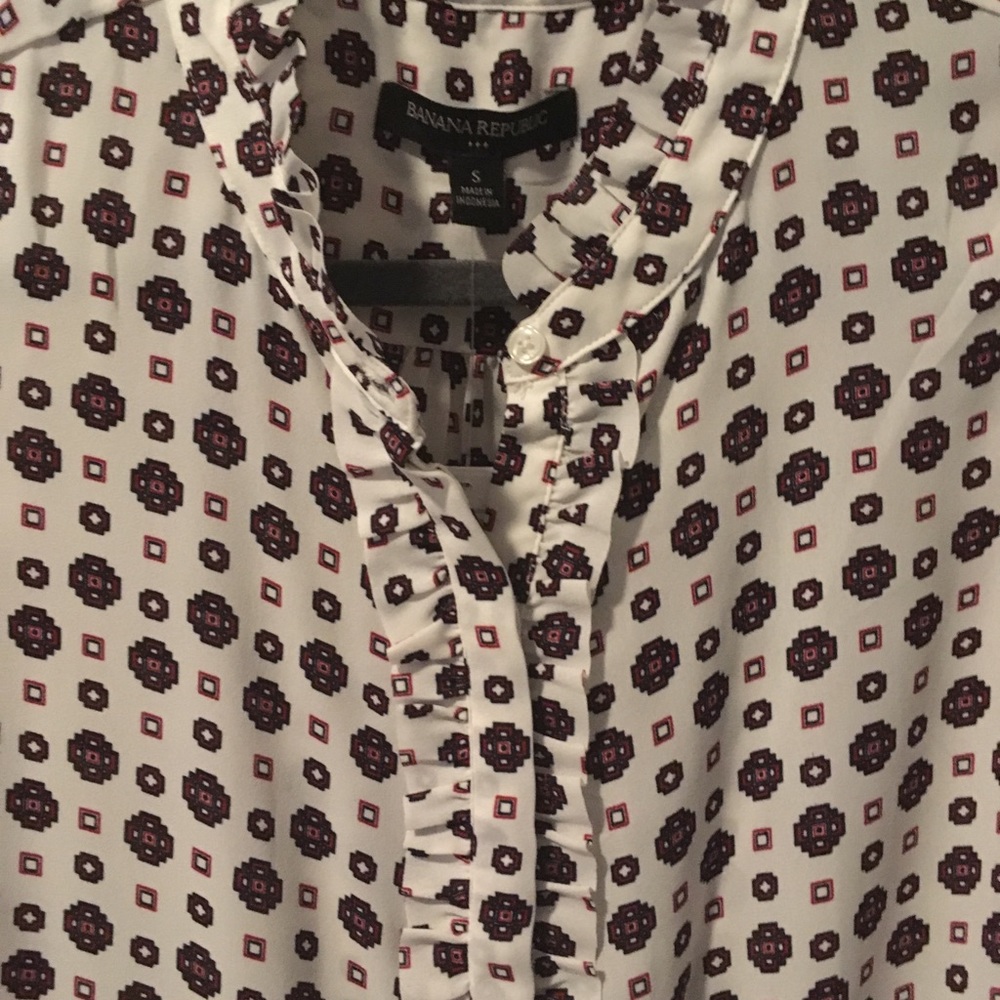 NWT Banana Republic Sleeveless button up. Size S